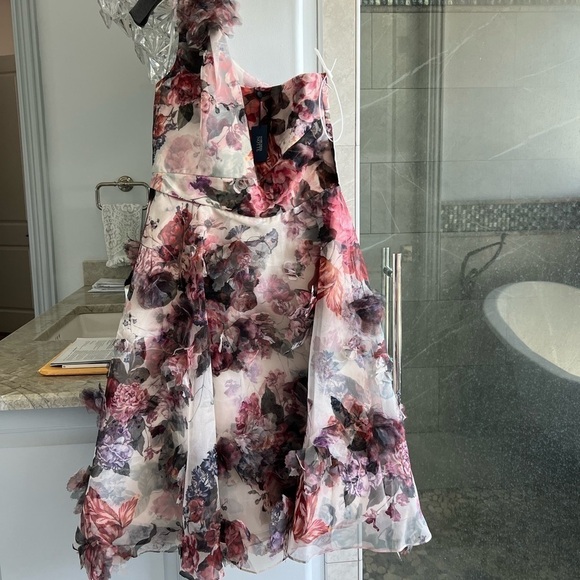 MARCHESA NOTTE One-Shoulder Tulle Dress w/ 3D Applique - Picture 7 of 13